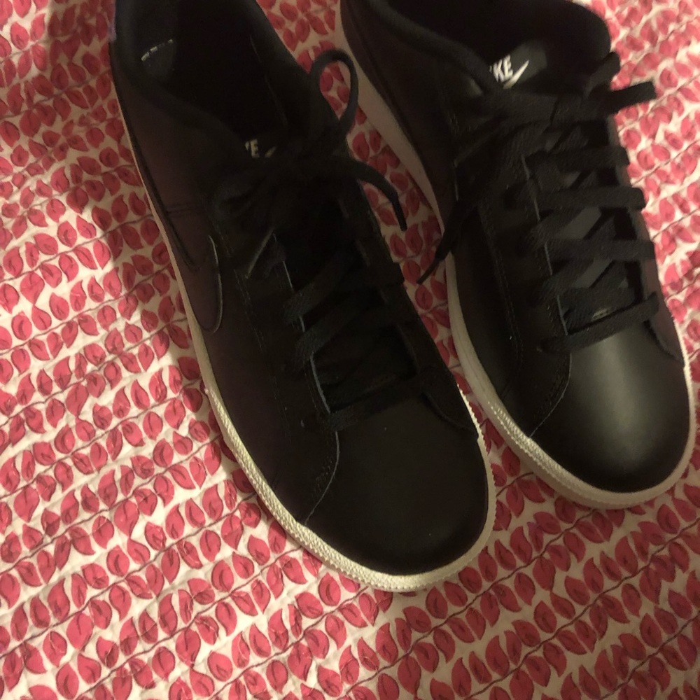 Women’s size 10 Nike sneakers